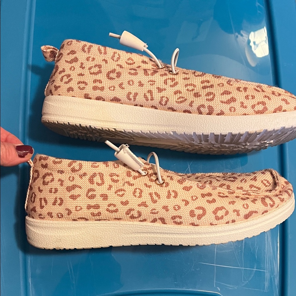 Simply Southern Leopard Print Shoe size 8 Like New!   Tan and Brown - Picture 7 of 9